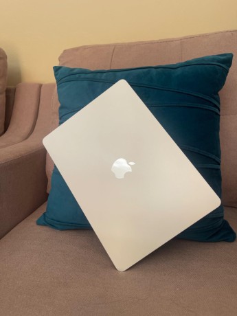 macbook-air-m2-starlight-big-2