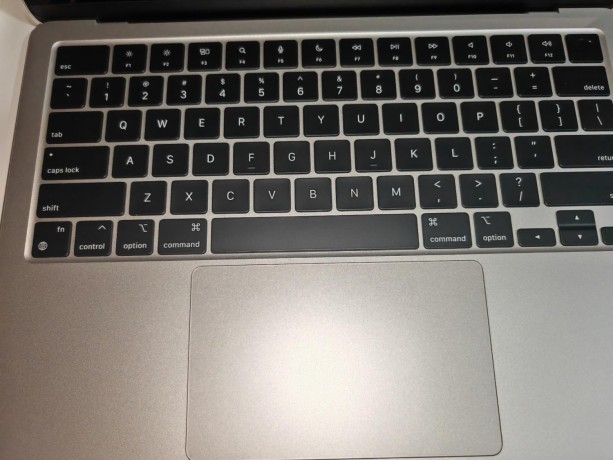 macbook-air-m2-starlight-big-1