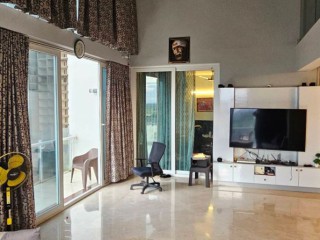 grand-duplex-apartment-with-3-balconies-and-beautiful-skyline-views